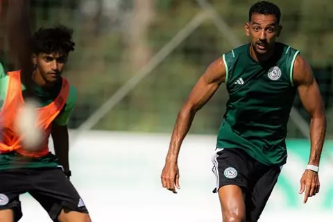 يقترب من الرحيل.. تقارير سعودية تحسم مصير أحمد حسن كوكا مع الاتفاق